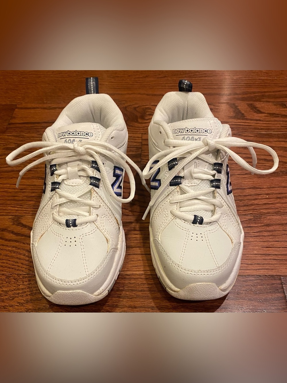 New Balance Sneakers Women’s Sz 6 White Leather Style 608V3 Worn Once